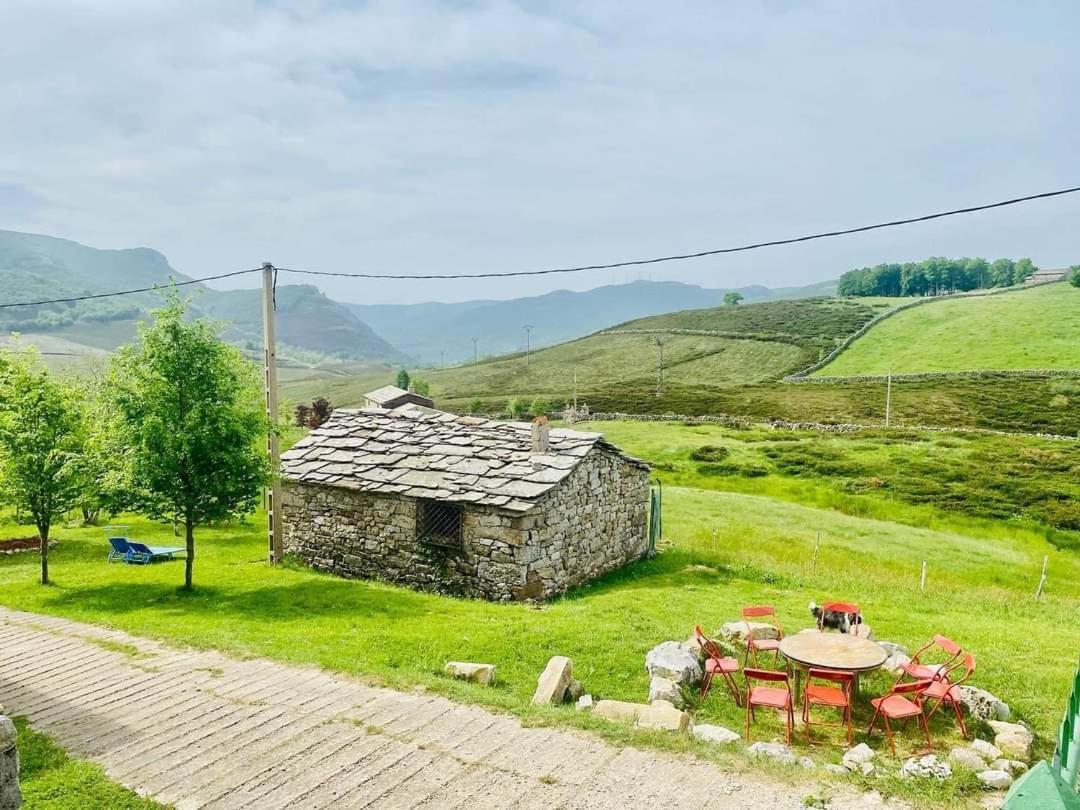 Хостел Refugio Castro Valnera Эспиноса-де-лос-Монтерос Экстерьер фото