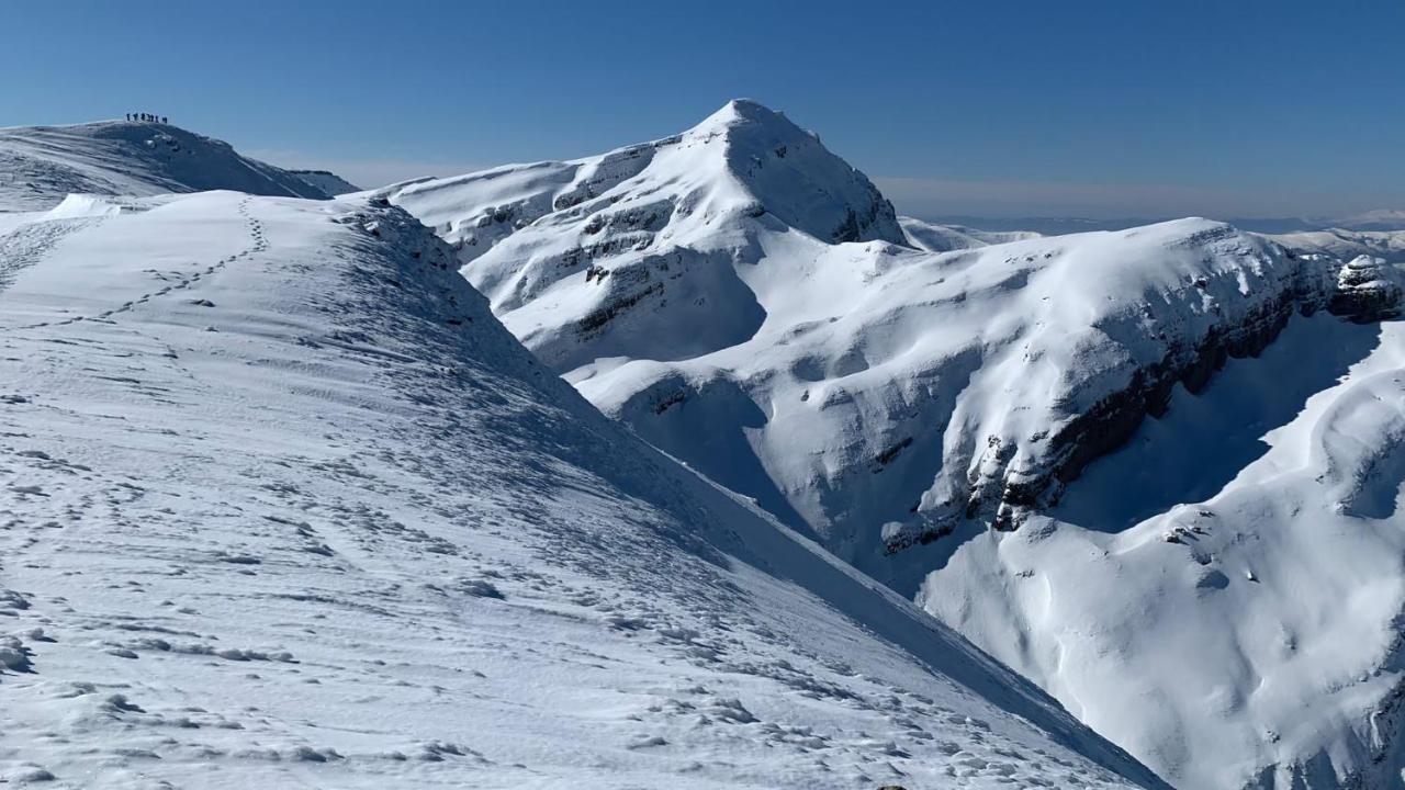 Хостел Refugio Castro Valnera Эспиноса-де-лос-Монтерос Экстерьер фото